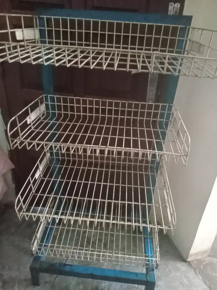 Rak display utk usaha sbako dll