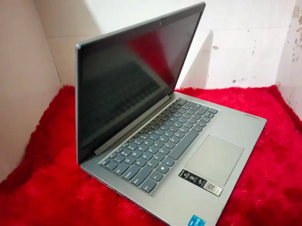 Lenovo ip slim3 core i3 GEN11/RAM 8gb/SSD 256gb /vga Intel uhd