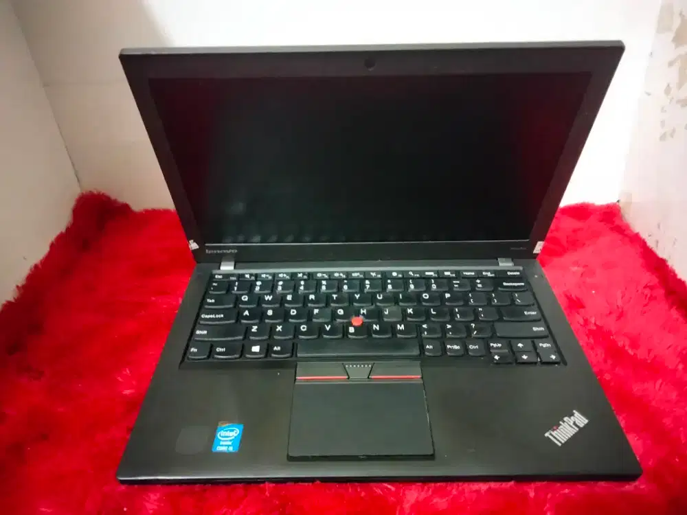 Thinkpad x250/core i5 gen5/RAM8GB/SSD 256gb laptop siap pake