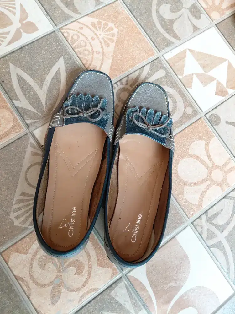 Jual sepatu wanita bahan kulit..merk christ line.size 40.kondisi bagus