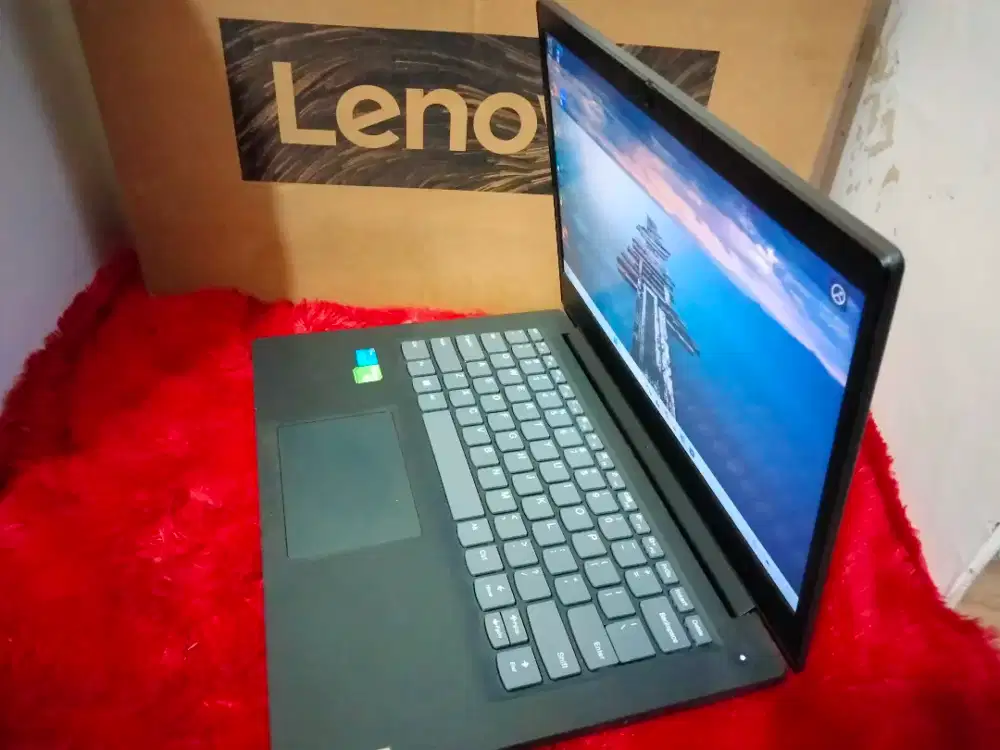 Lenovo ip slim3 core i5 GEN10/RAM8gb  /SSD 512gb /slim 14inch