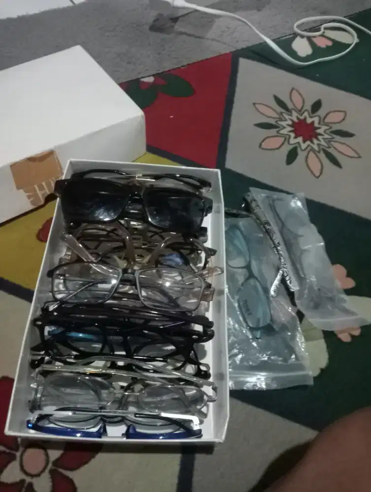 Kacamata 200k dpt 1box campur + lensa variasi