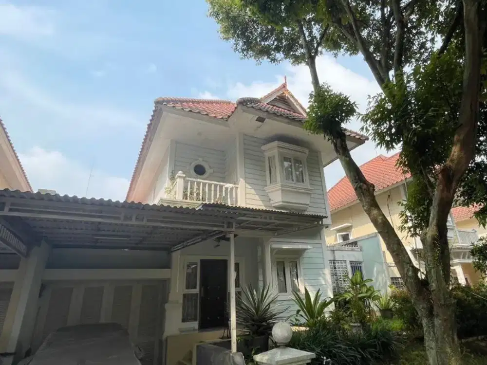 Rumah Lama Terawat Di Kota Baru Parahyangan