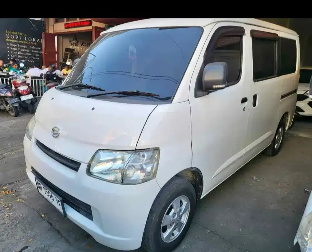 Granmax minibus 1.3 front head  2018