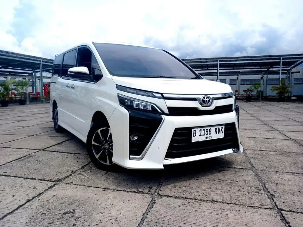Toyota Voxy 2019