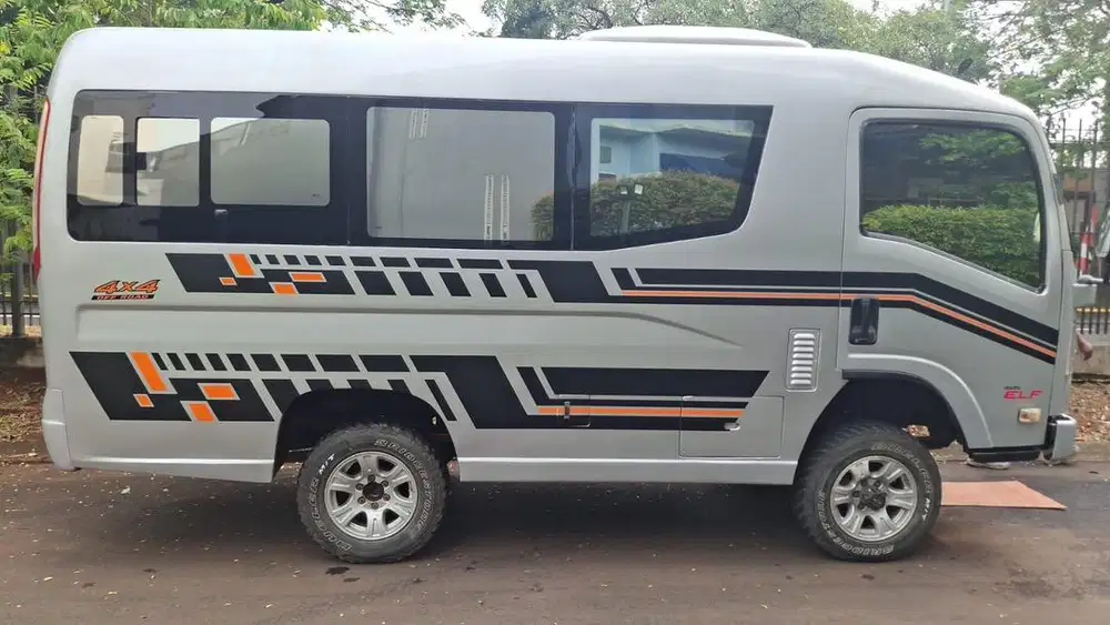 Isuzu elf minibus nlr 4x4 2019