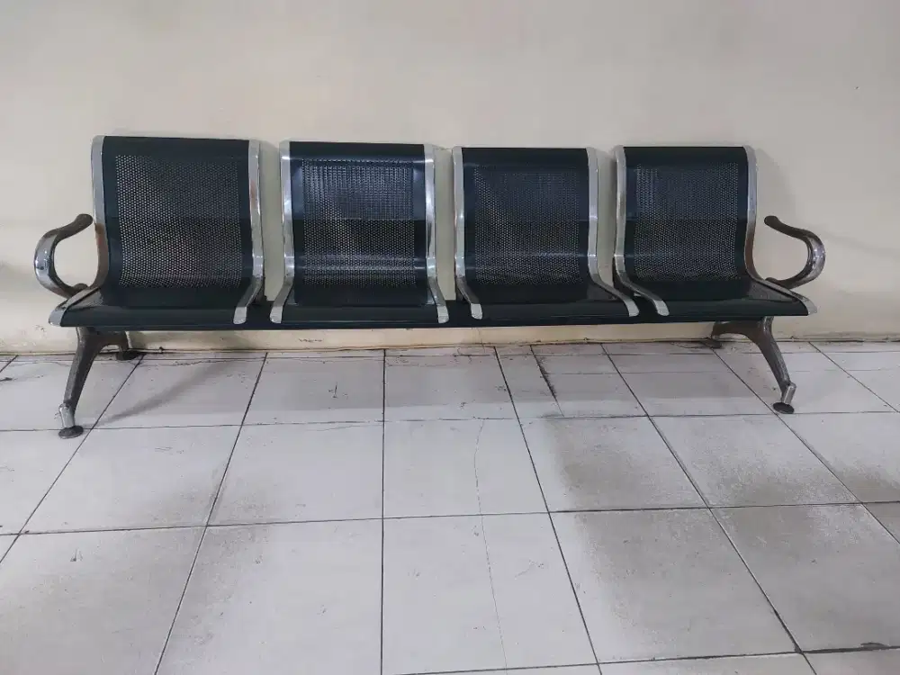 Dijual Kursi Tunggu Pengunjung 4 Dudukan Barang Masih Bagus