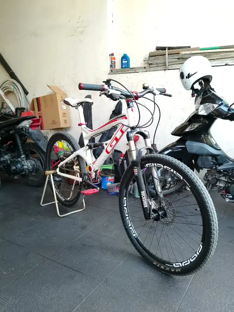 Sepeda MTB GT Force 2.0