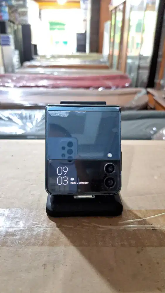 samsung z flip 3 5G 256GB fingerprint & face id on, touchscreen normal