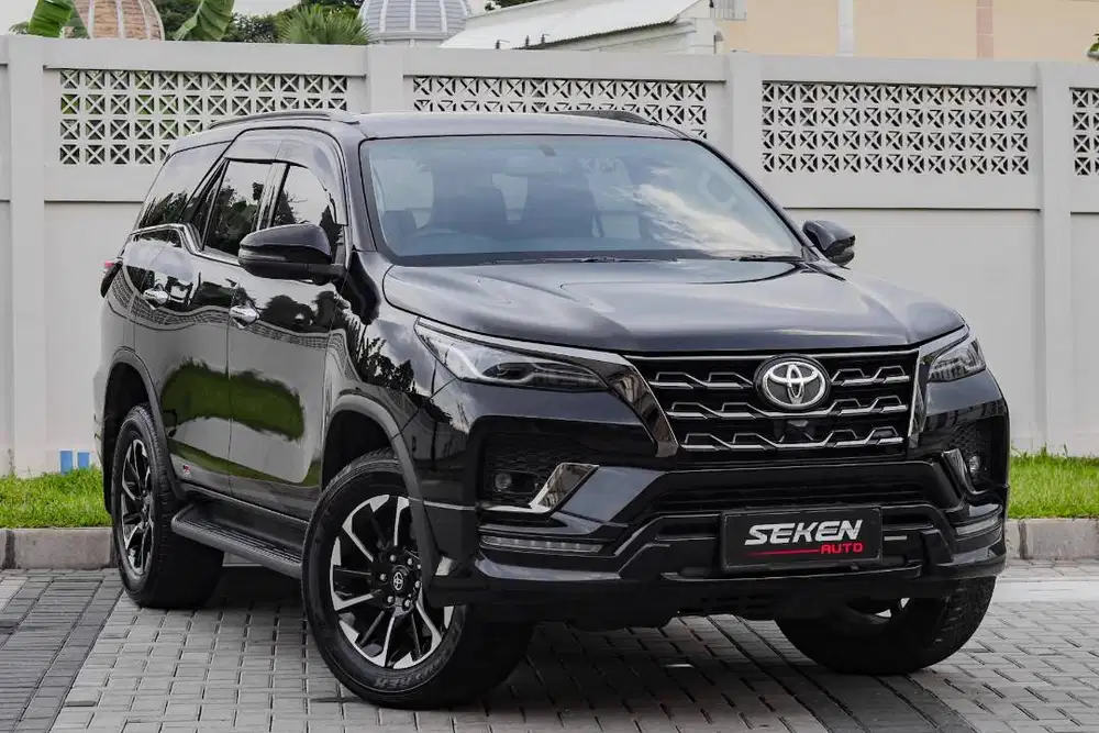 Toyota Fortuner 2.4 VRZ GR Sport Diesel Solar AT Matic 2021 Hitam Meta