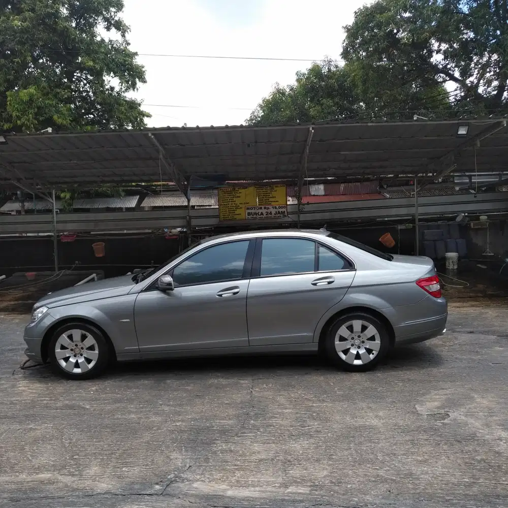 Mercedes-Benz C200 2011 Bensin
