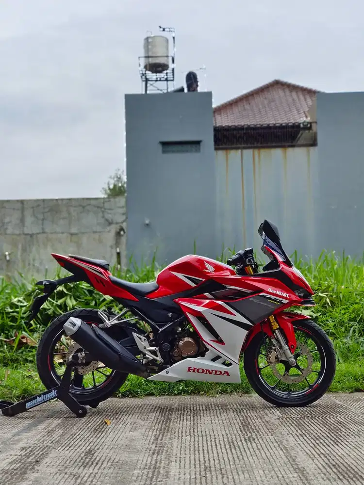 HONDA NEW CBR 150R NON ABS MERAH PUTIH 2021 KM LOW PAJAK ON KAYAK BARU