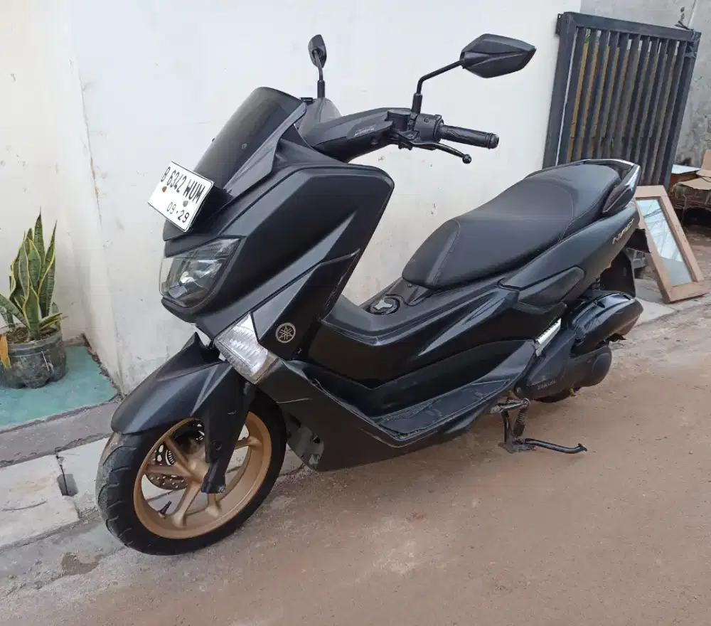 Di jual cepat nmax old non abs 2019 lengkap siap pakai