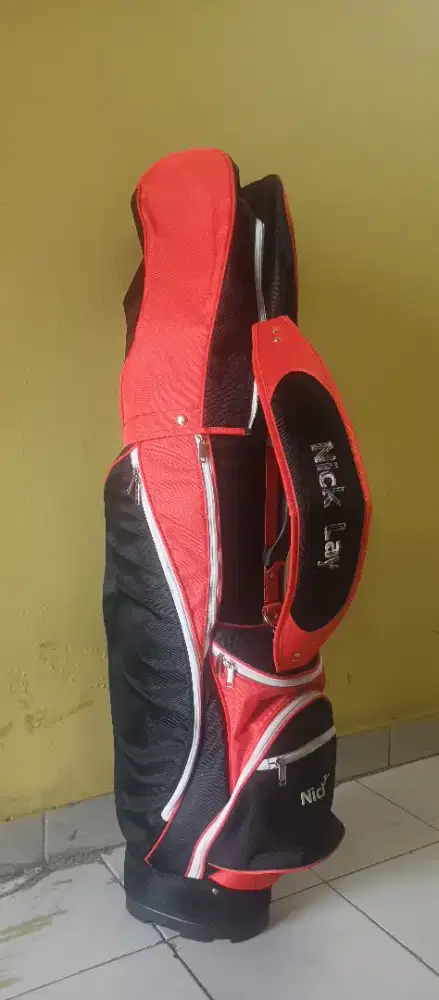 Tas Golf Masih Baru Berbahan Tebal Belum Pernah Di Pergunakan