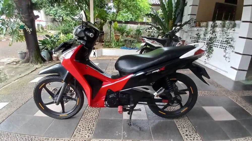 Honda Supra X 125 Helm in FI MINT