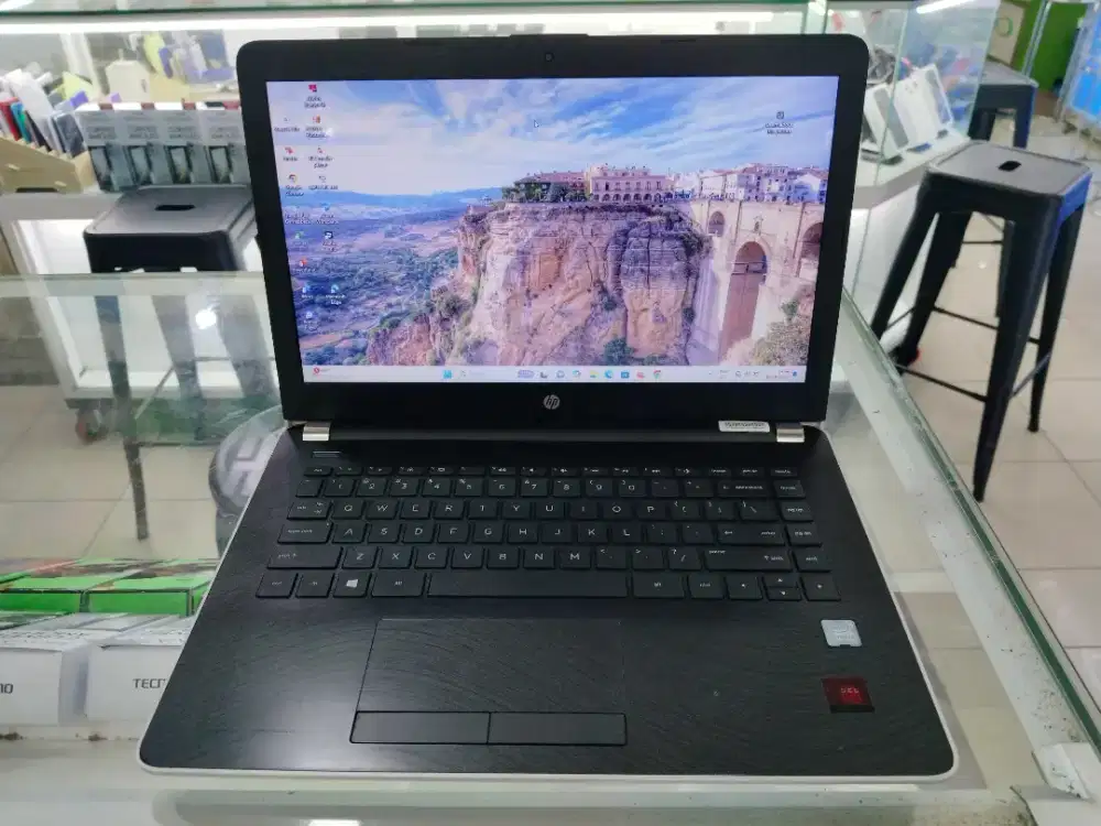 Laptop HP 14 inch VGA Ati Radeon

Unit charger
