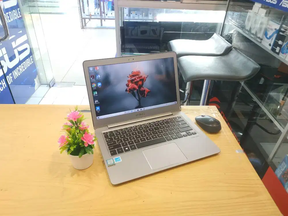JUAL LAPTOP ASUS ZENBOOK UX330UAK CORE i7 RAM 8GB SSD 512GB