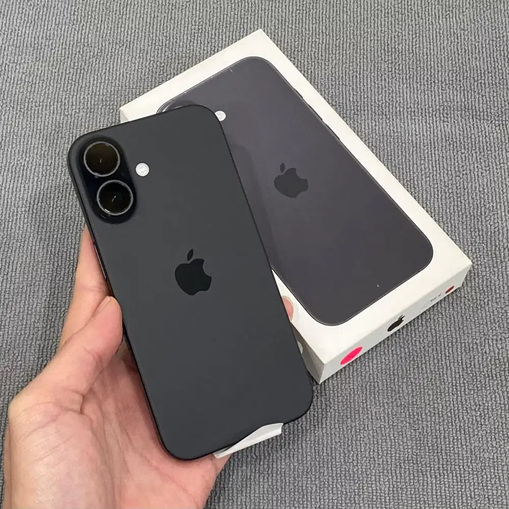 iPhone 16 256GB Black Resmi iBox garansi on juli 2026 mulus