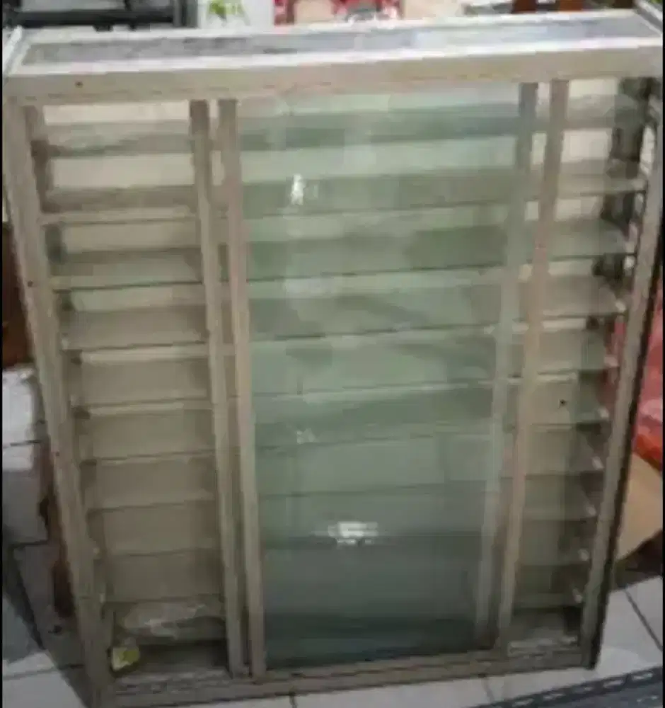 Etalase Kaca biat jualan