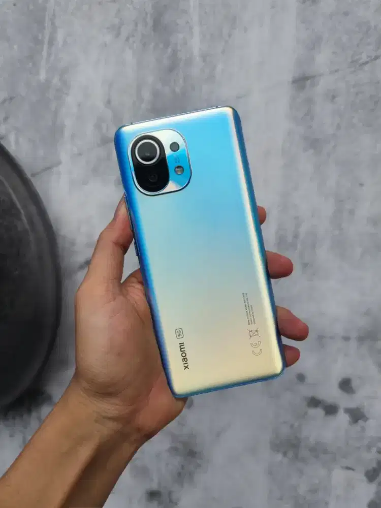 XIAOMI 11 5G 8+8/256 minus garis 1 aja.