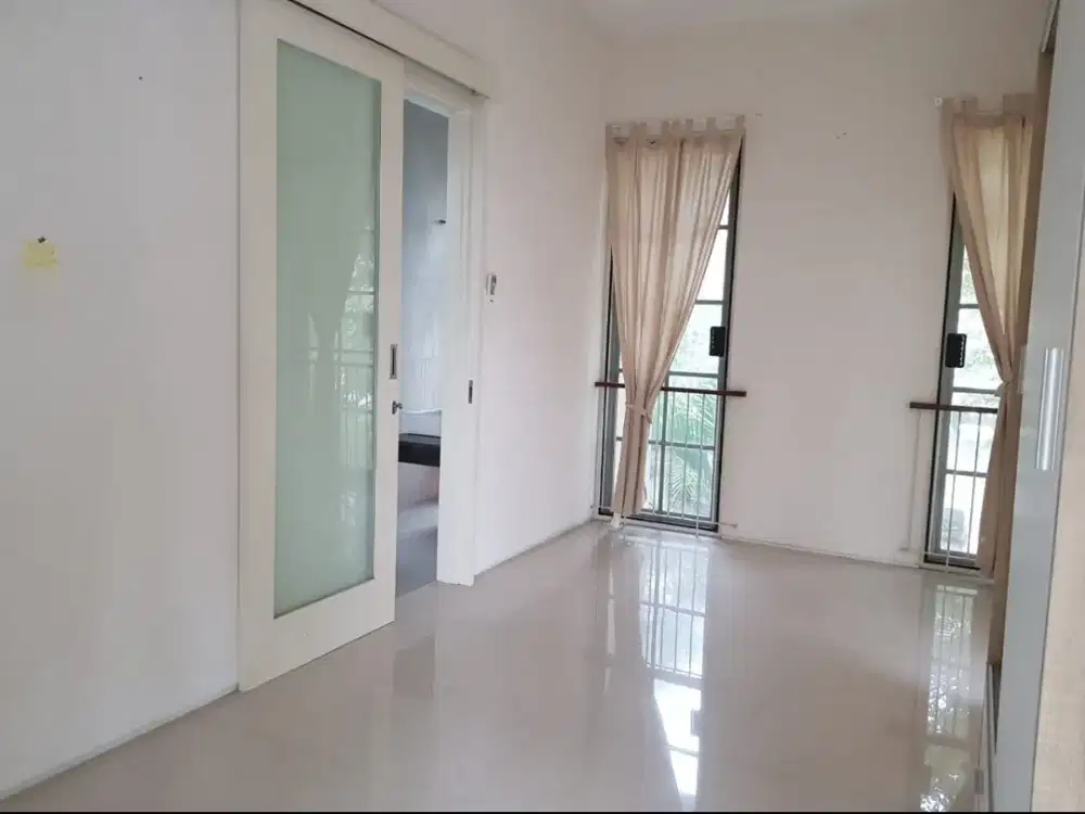 Rumah Vila Valensia Pakuwon Group