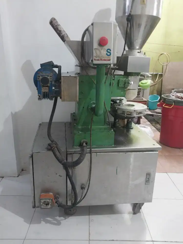 Mesin nastar otomatis