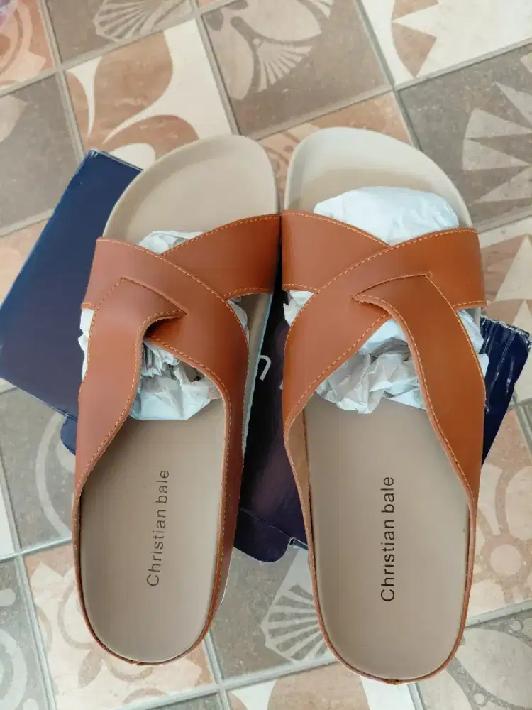 Jual sandal wanita merk christian bale size 40 baru lengkap dengan dus
