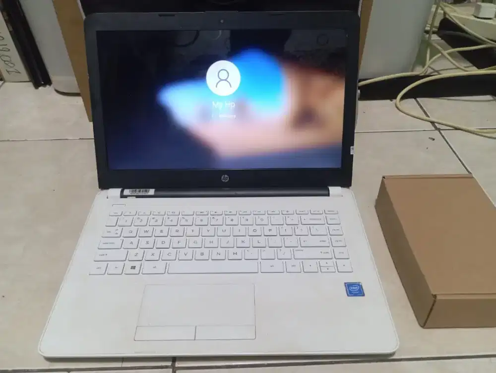 Laptop HP 14 -Bs710TU -Body Putih -8GB -HDD 500GB -Zoom Meet-WORD