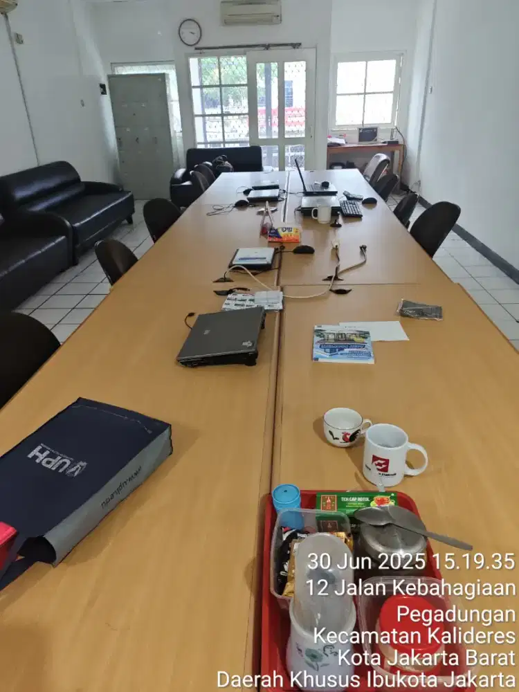 Dijual meja kantor modera dan kursi kantor bekas