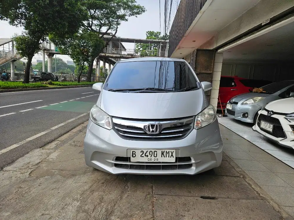 Honda Freed S Tahun 2012 Silver Matic