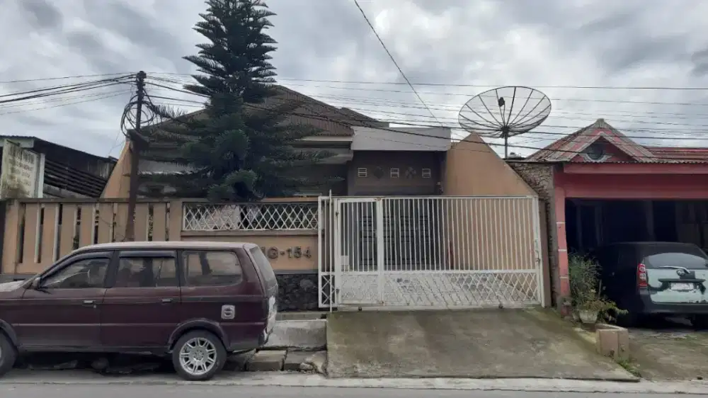 BU uang sekolah anak. Jual Rumah 2 lantai cocok tempat tinggal/Villa