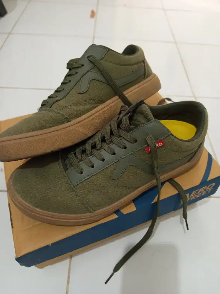 Sepatu Aero Street Massive Olive/Gum sz 41 Preloved