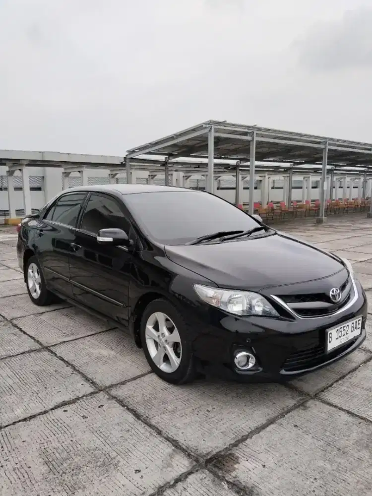 Toyota Vios V matic 2.0 hitam 2012