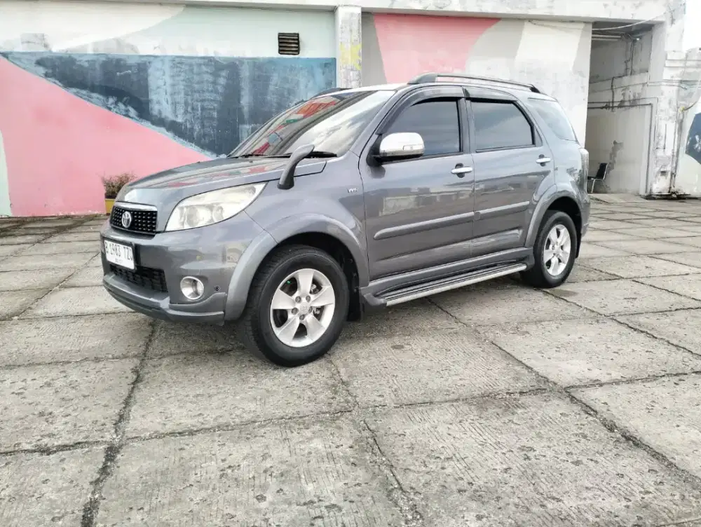 Toyota Rush S matic abu abu 2012