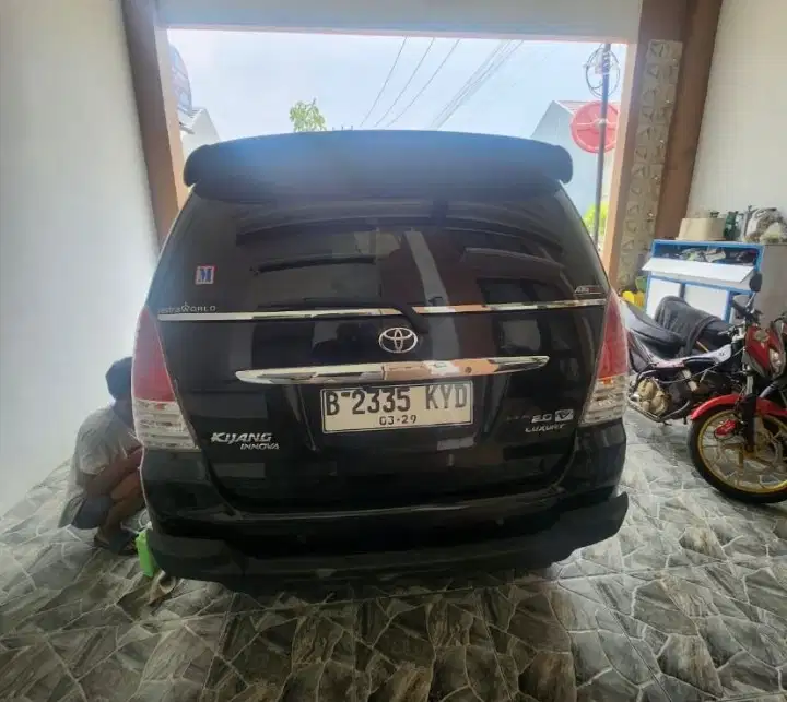 Toyota Kijang Innova 2011 Bensin