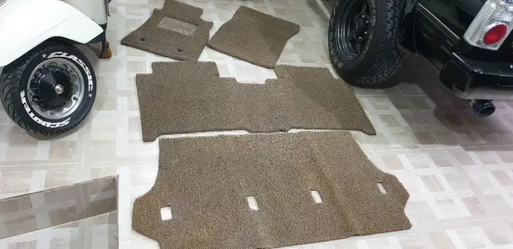 Karpet bihun Originl Bawaan Toyota Fortuner 2014 VNT tebel berkualitas