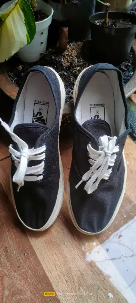 Sepatu Vans Black White