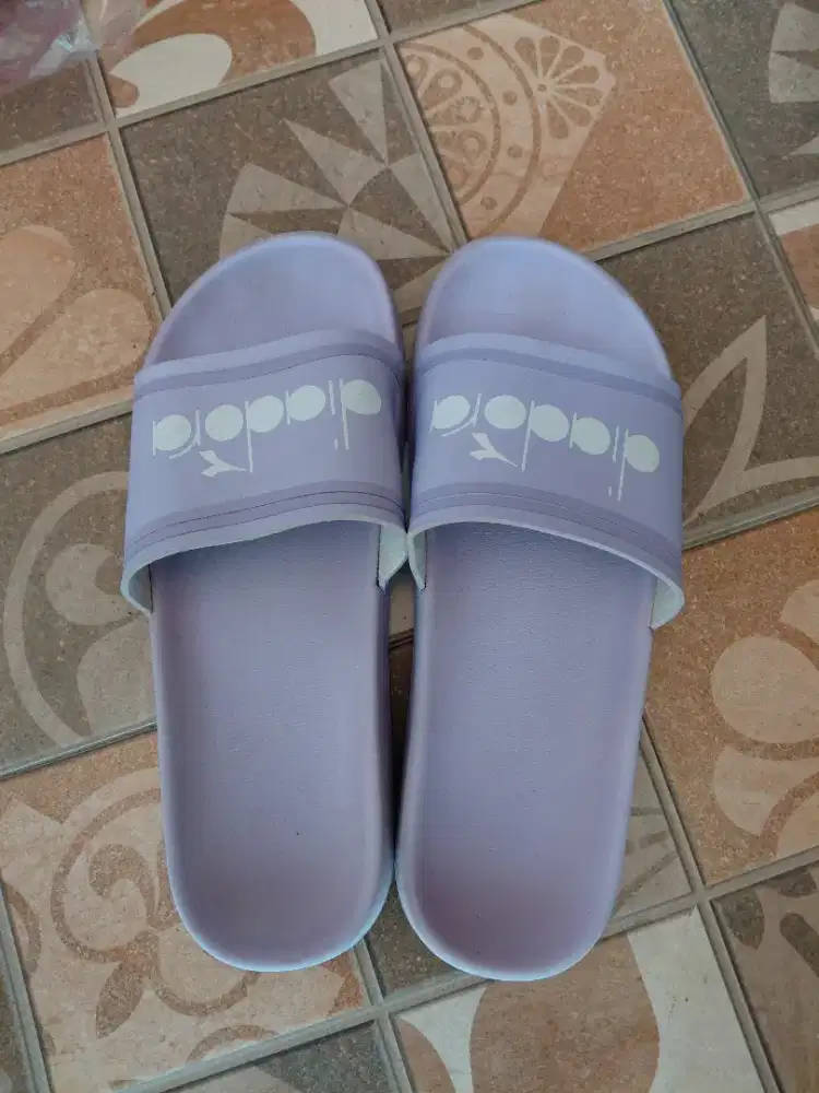 Jual sandal wanita merk diadora ori size 40 masih bagus