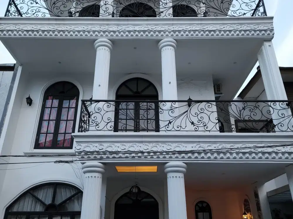 BANTING HARGA  RUMAH LUX 3 LANTAI DI ANTAPANI BANDUNG