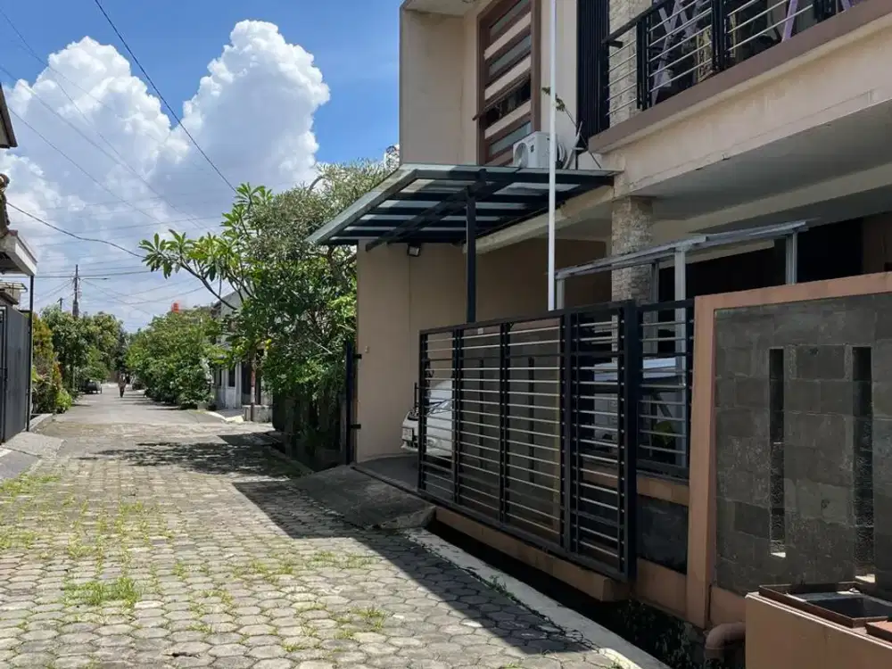 RUMAH BAGUS 2 LANTAI DEKAT MASJID DI MARGAHAYU RAYA METRO BANDUNG