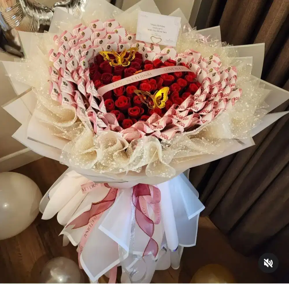 Bouquet untuk hadiah , ada buket bunga , buket snack , buket uank ,dll