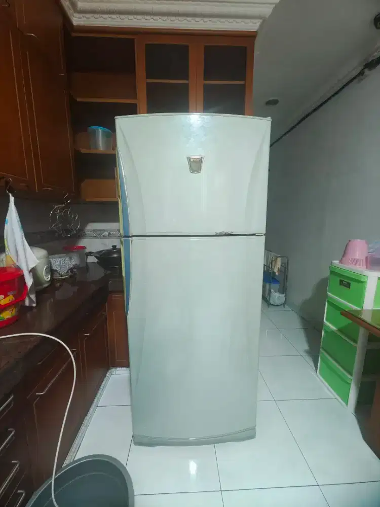 Kulkas jumbo sharp di jual