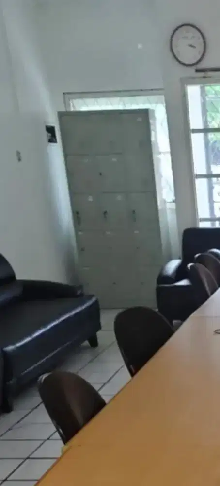 Dijual lemari besi bekas kantor