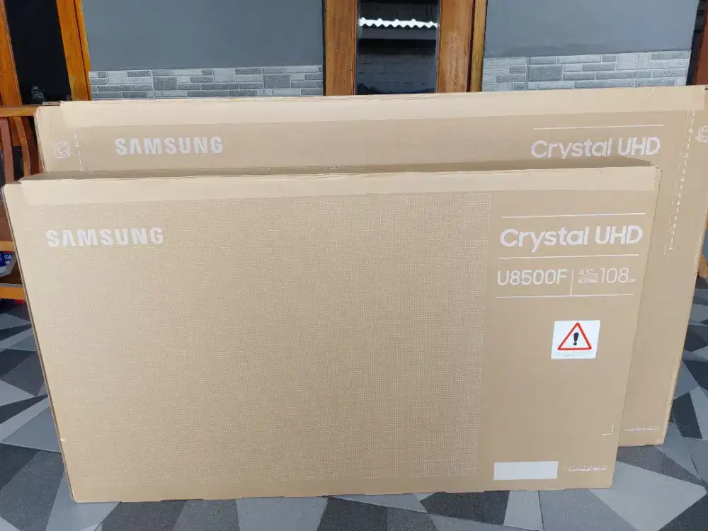 Samsung smart tv 43 inch 43U8500 layar 4K remot solarcell