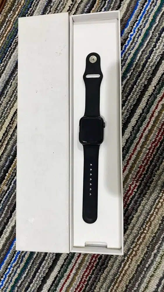 Apple watch series 4 40mm like new