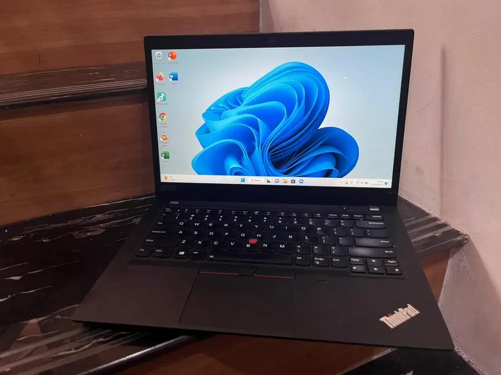 Laptop Thinkpad T14 (second). 5 jutaan normal dan bergaransi