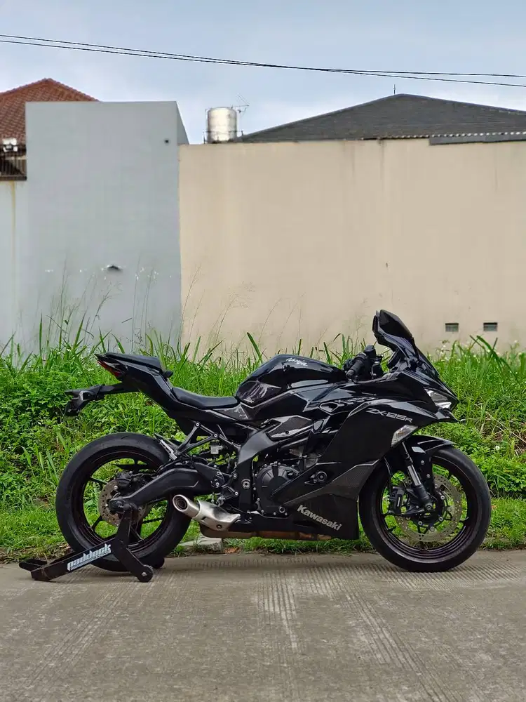 KAWASAKI ZX25R NON ABS HITAM 2022 KM LOW PAJAK PANJANG MULUS