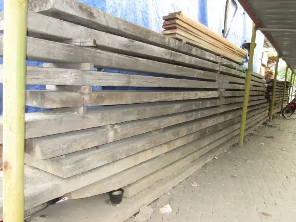 Balok papan kayu jati tua langka