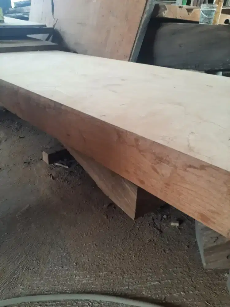 Papan jati lebar langka