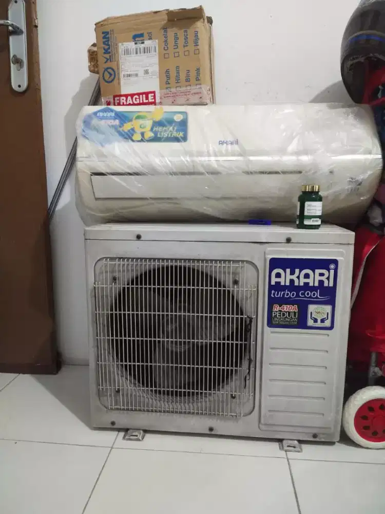 AC AKARI 1/2 PK  - Kondisi Bagus - Chat langsung buat nego
